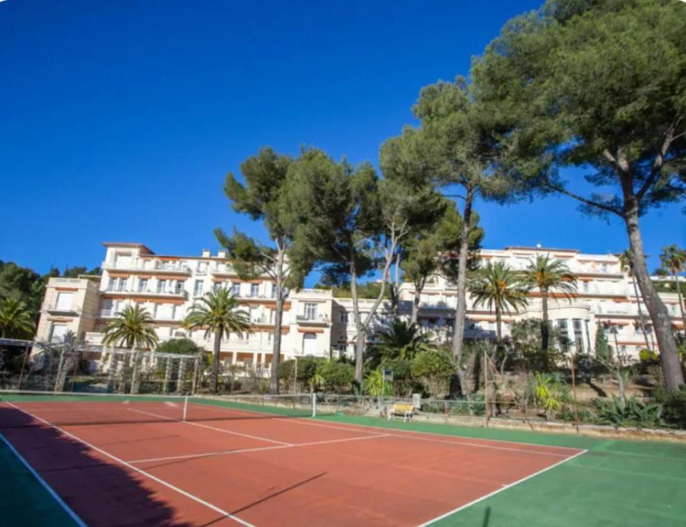 Studio 4 Personnes Copropriete Pas Frais De Menage Hyeres Luaran gambar