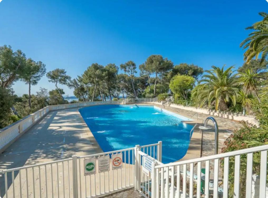 Studio 4 Personnes Copropriete Pas Frais De Menage Hyeres Luaran gambar